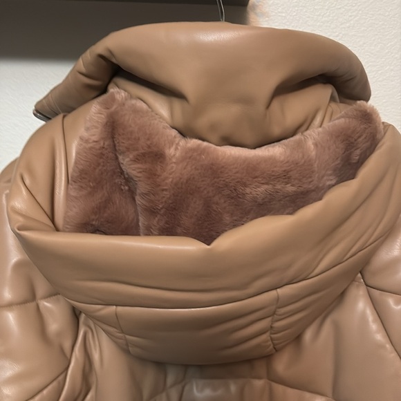 ALO Yoga Faux Leather Boss Puffer Jacket, Toasted Almond Sz XS NWT PRICE FIRM - Picture 8 of 16